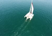 yachting trimarano multiscafo al mare